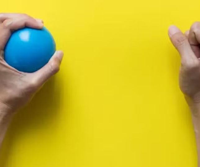 Quatro exercícios ajudam a fortalecer uma das articulações mais prejudicadas pela vida moderna