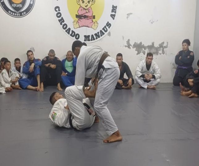 Seminário com Bibiano Fernandes reúne atletas e inspira nova geração do jiu-jítsu na Zona Leste de Manaus