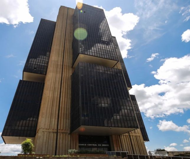 Copom reduz Selic pela quinta vez seguida e taxa cai para 13,75% ao ano