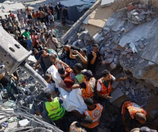 Prédio de sete andares desaba em Gaza e deixa ao menos 20 mortos; dezenas estão desaparecidos. VEJA VÍDEO