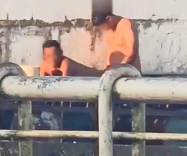 Dupla é detida após ser flagrada em momento íntimo em área restrita na orla de Macapá. VEJA VÍDEO