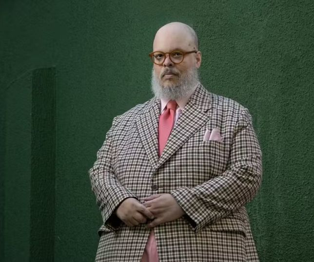 Ed Motta fala sobre polêmica, admite arrependimento e revela reação ao voltar aos palcos