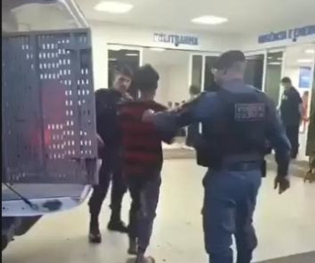Homem armado invade instituição de ensino e mantém pessoas reféns em Manaus