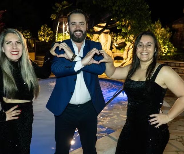 Casamento coletivo surpresa reúne 24 trisais em cerimônia simbólica no Rio