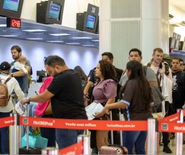 Passagem aérea fica mais cara e tarifa média chega a quase R$ 777 em agosto
