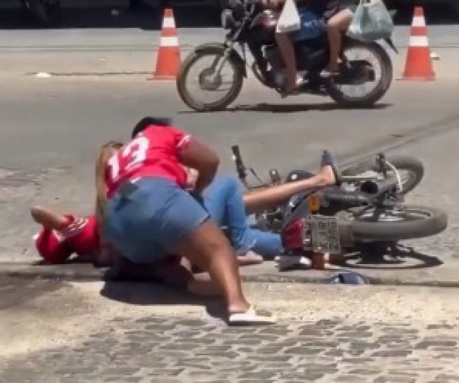Vídeo de quedas durante motociata de apoio a Lula viraliza nas redes sociais. VEJA 