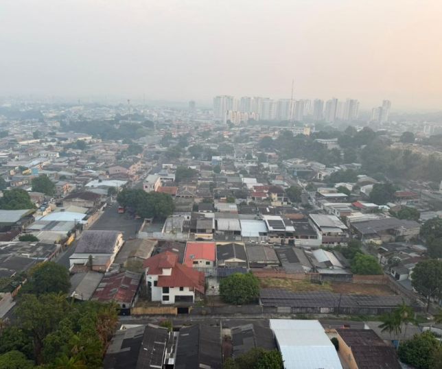 Manaus amanhece coberta por fumaça na pior qualidade do ar de 2026