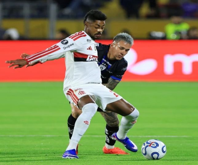 Flamengo é multado em mais de R$ 300 mil pela Conmebol por atraso na libertadores 