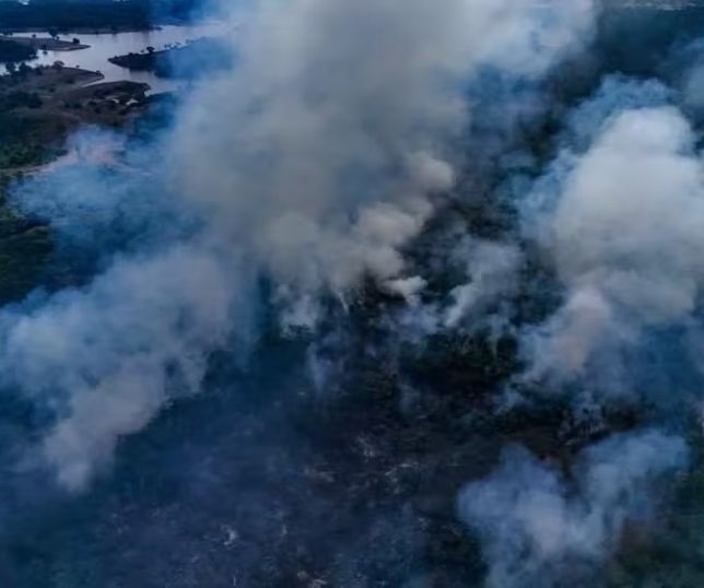 Incêndio já destruiu mais de 200 hectares e assusta moradores no interior do Amazonas