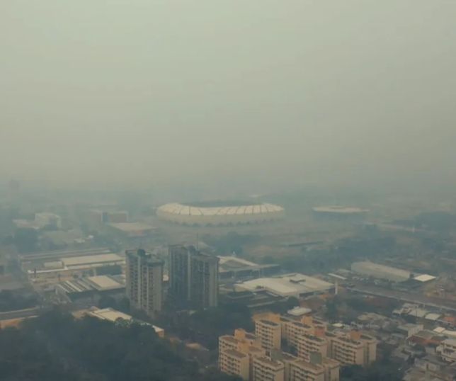 Fumaça volta a encobrir Manaus e qualidade do ar permanece em nível péssimo. VEJA VÍDEOS