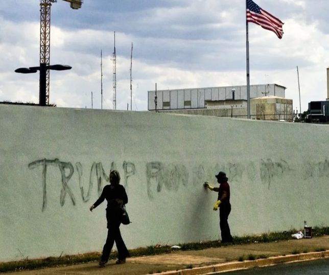 Embaixada dos EUA em Brasília é pichada novamente em protesto contra Trump