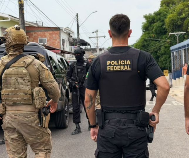 Polícia Federal cumpre mandados de prisão preventiva e busca e apreensão contra investigado por ataque para impedir ato político em Manaus