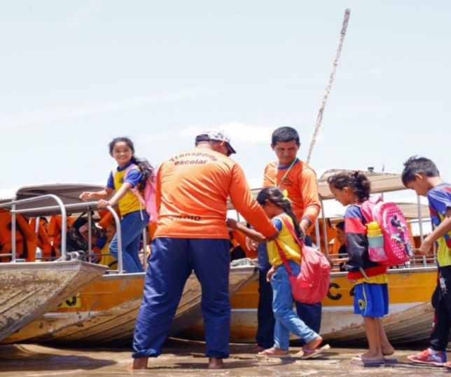 Falta de pagamento paralisa transporte escolar fluvial e deixa alunos sem aulas no Careiro