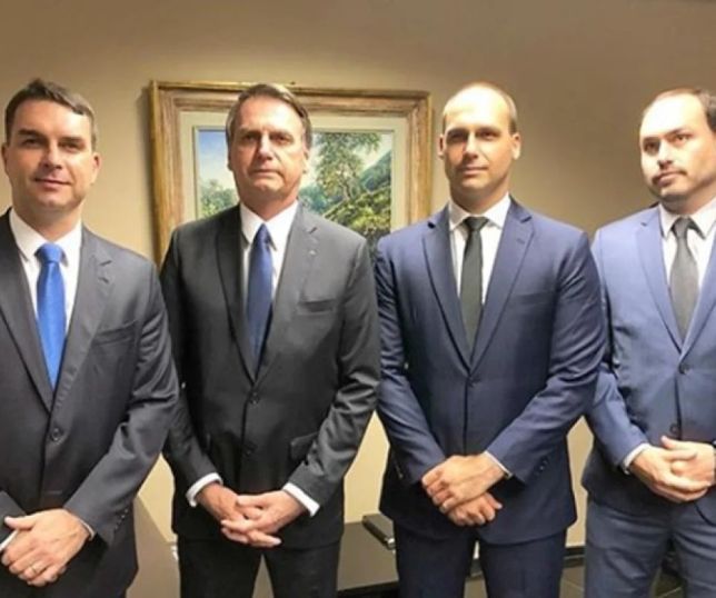 Financial Times compara família Bolsonaro a Trump e cita ''política paranoica''