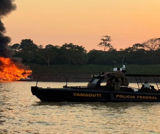Operação destrói 22 dragas usadas em garimpo ilegal no Rio Madeira, no Amazonas. VEJA VÍDEOS