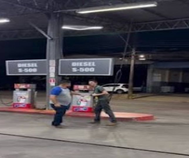 Briga com socos e chutes assusta clientes dentro de posto de gasolina no Paraná. VEJA VÍDEO