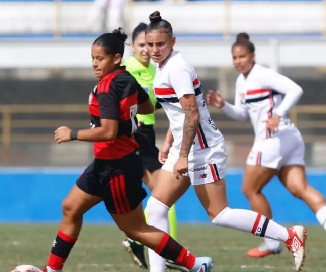 Nova lei amplia profissionalização e incentiva igualdade salarial no futebol feminino