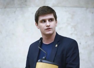 Candidatos correm aos tribunais para regularizar redes sociais antes das eleições