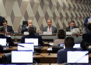 Fim da escala 6x1 avança no Senado e votação pode mudar jornada de trabalho no Brasil