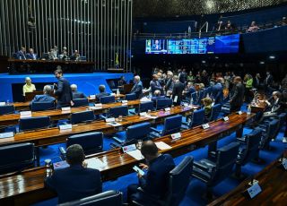Fim da escala 6x1: CCJ do Senado aprova a proposta, mas análise no plenário é incerta
