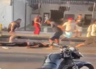 Domingo amanhece com muita pancadaria em frente de adega no bairro Alvorada, Zona Centro-Oeste e Manaus. VEJA VÍDEO