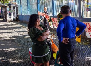 Ajuricaba-Me leva teatro às ruas do Centro de Manaus e transforma encontros com a cidade em parte da encenação
