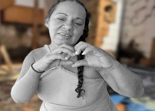 '''Ela nunca fez mal a ninguém'' filha lamenta morte de mulher encontrada carbonizada em chácara