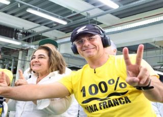 'SEGREDOS DE BASTIDORES': FLÁVIO BOLSONARO CHAMA HOJE A ZONA FRANCA DE ''SAGRADA'', MAS ELE E O PAI TENTARAM ACABAR COM O MODELO E DEIXAR MILHARES DE TRABALHADORES NA RUA DA AMARGURA