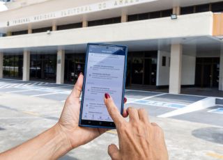 Eleitores que estiverem fora do domicílio eleitoral podem justificar ausência pelo e-Título