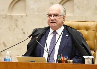 Fachin assume processo que envolve diálogos entre Moraes e Vorcaro e tira Mendonça da relatoria