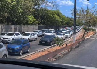 Domingo Aéreo aumenta fluxo e deixa trânsito lento na Avenida Rodrigo Otávio, em Manaus. VEJA VÍDEO