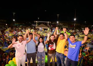 Plínio Valério recebe apoio à reeleição em caminhada e motociata que mobilizou moradores de Alvarães e comunidades vizinhas 