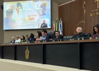 Deputado Sinésio Campos destaca defesa da saúde pública e valorização da vida nos 44 anos do Hemoam