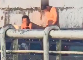Dupla é detida após ser flagrada em momento íntimo em área restrita na orla de Macapá. VEJA VÍDEO