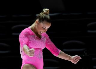 Flávia Saraiva conquista ouro na Hungria e Brasil terá mais finais neste domingo