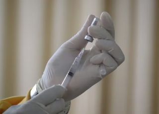 Vacinas podem trazer benefícios além da proteção contra infecções, apontam estudos