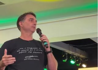 Flávio Bolsonaro promete acabar com jogo do tigrinho, mas defende manutenção das bets