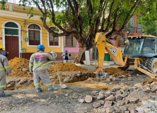 Obra da Prefeitura de Manaus na rua Ferreira Pena avança para nova etapa com início das escavações após aprovação do Iphan