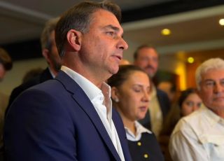 Flávio Bolsonaro usa apostas on-line para atacar Lula e buscar aproximação com eleitoras