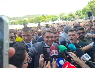 Flávio Bolsonaro promete proibir jogo do tigrinho e cassinos on-line mas irá manter bets esportivas se for eleito