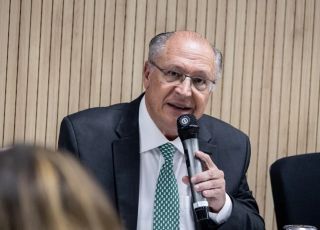 Alckmin reage à polêmica sobre Nossa Senhora Aparecida e Flávio Bolsonaro