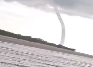 Tromba d’água surge durante tempestade no Lago de Coari e chama atenção no Amazonas. VEJA VÍDEO