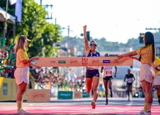 Núbia de Oliveira conquista bicampeonato nas Dez Milhas Garoto com chegada emocionante