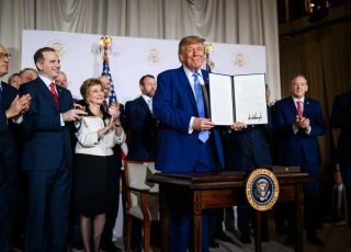 Trump diz que fez 'trabalho de merda' como presidente se novo site for maior feito