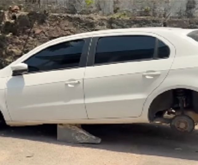 Criminosos furtam os quatro pneus de carro em rua do bairro Alvorada, Zona Centro-Oeste de Manaus