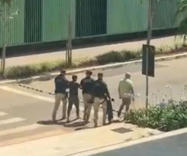 Homem tenta entrar no STF e afirma ser ‘imperador das Forças Armadas do Brasil’. VEJA VÍDEO