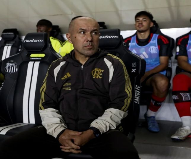 Leonardo Jardim critica arbitragem após empate do Flamengo e diz que equipe perdeu dois pontos