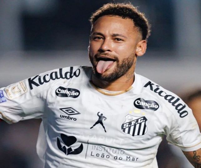 Neymar recusa jogar em gramado sintético e desfalca o Santos contra o Atlético-MG