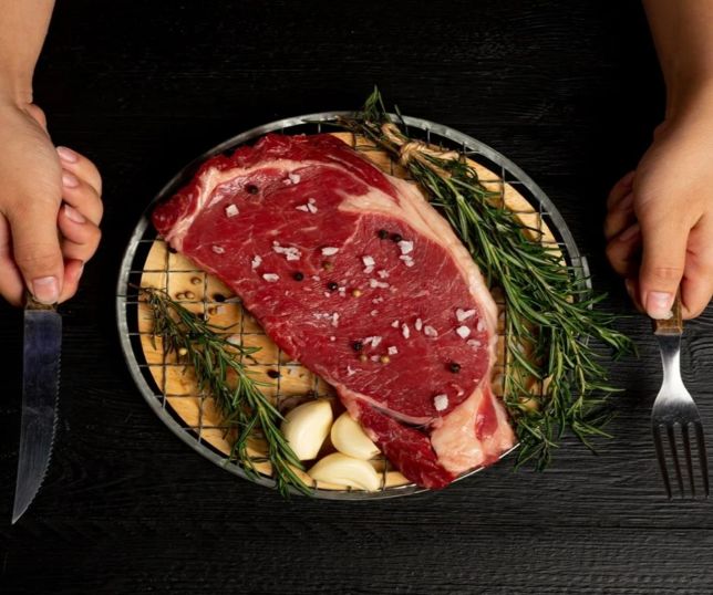 Dieta com carne ou vegetariana? Estudo revela diferenças no ganho de massa muscular