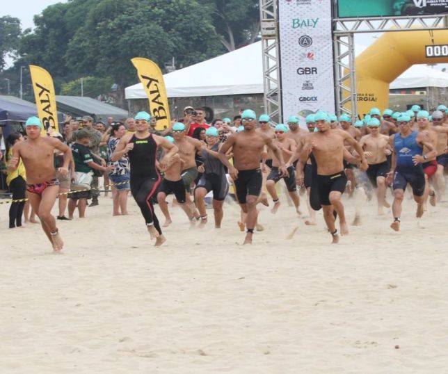 Matheus Carvalho e Camila Valdez conquistam o topo do Aquathlon Naval em Manaus